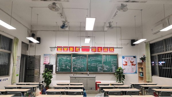 中小学校教室照明需要什么样的教室灯具才能符合国家标准？